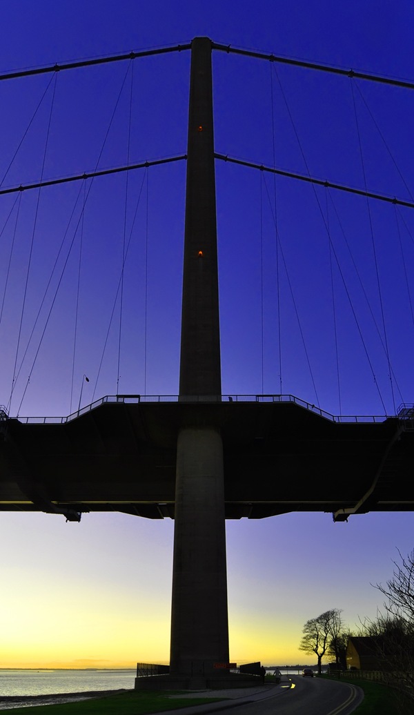 [humber bridge at dusk 2[8].jpg]