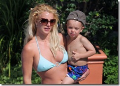 Britney Takes Her Kids To the Pool