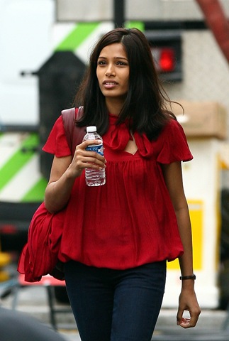 [freida pinto 4[2].jpg]