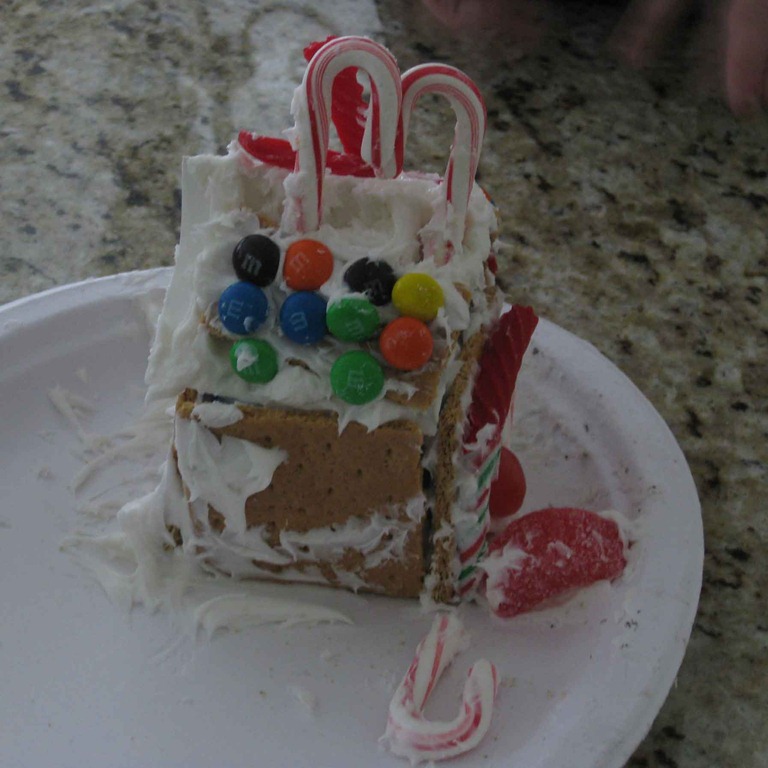 [gingerbread-house-and-leaves-003[2].jpg]