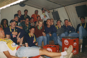 Voetbalfinale (?) kijken in café-restaurant Relax