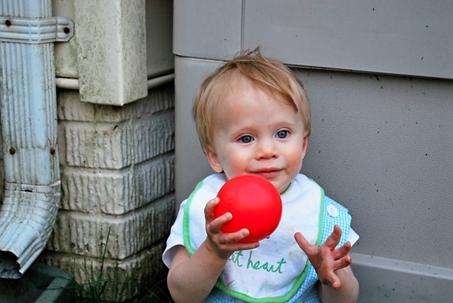 [wade with ball and sweet face[2].jpg]
