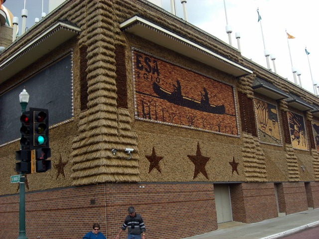 [CornPalace (2)[2].jpg]