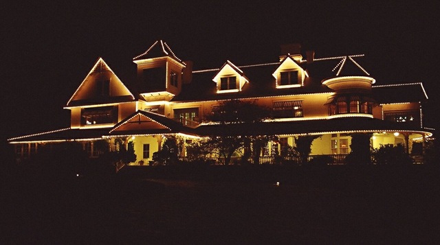 [mainhouse_christmas[4].jpg]
