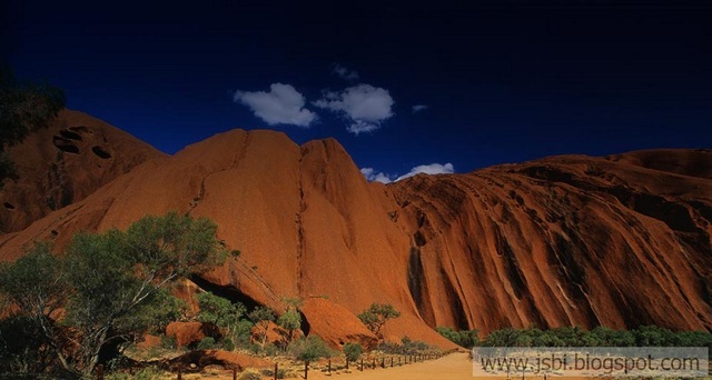 [Uluru_bing[2].jpg]