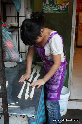 Rolling out the mian piao noodles (10/25)