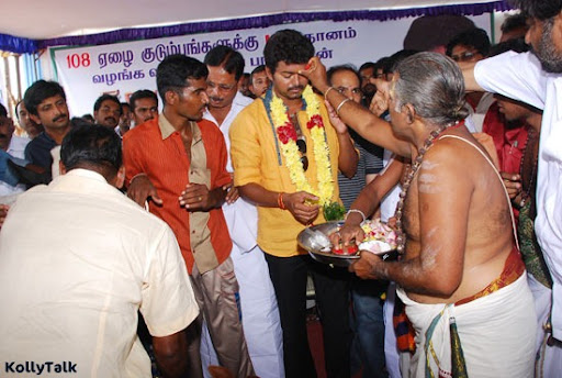 Pandit does Pooja prior to Cow donation Pandit does Pooja prior to Cow donation