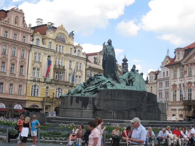 布拉格广场上的胡斯纪念碑