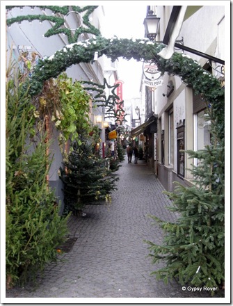 Narrow cobbled streets in Rudesheim.