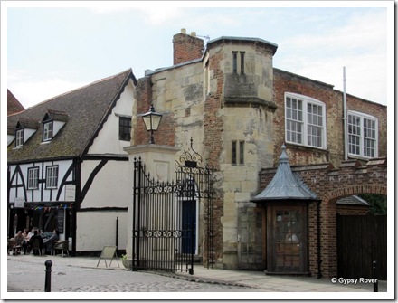 A mediaeval gate house between the Abbey and Cathedral.