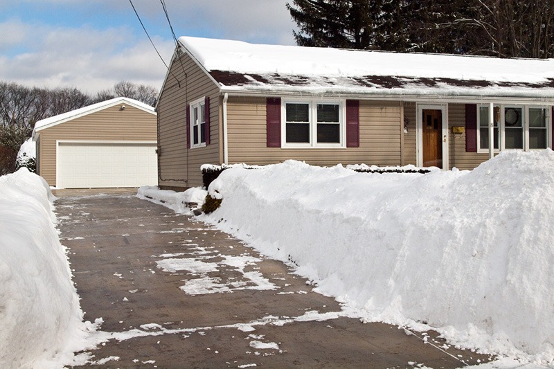 [fron yard snow[2].jpg]