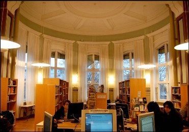 [St Eskils Gymnasium Biblioteket[4].jpg]