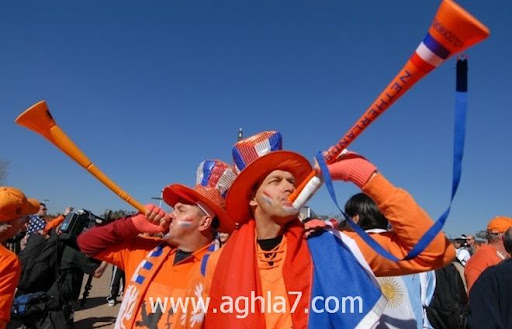 c1fbff6146941cc6b456afec790eced0-getty-fbl-wc2010-match09-ned-den-supporters.jpg