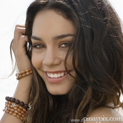 Vanessa Hudgens linda sensual e gata desbaratinando (31)