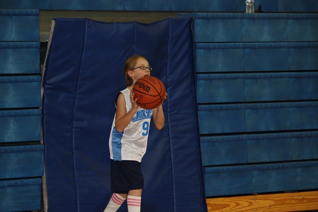 [10-28-09 basketball - Chloe (10)[3].jpg]