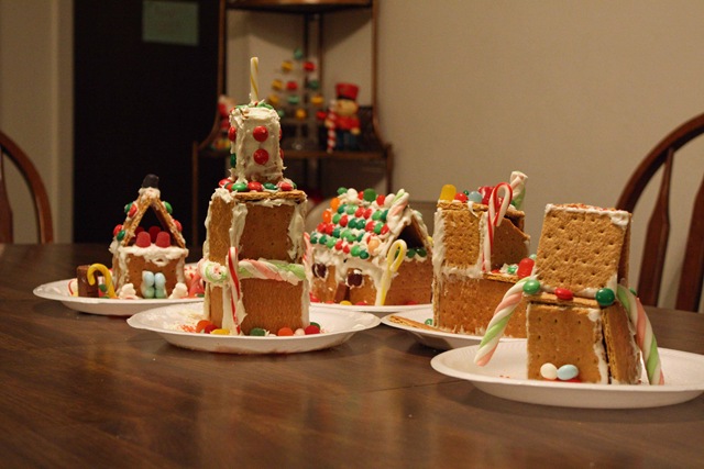 12-31-09 Gingerbread houses (61)