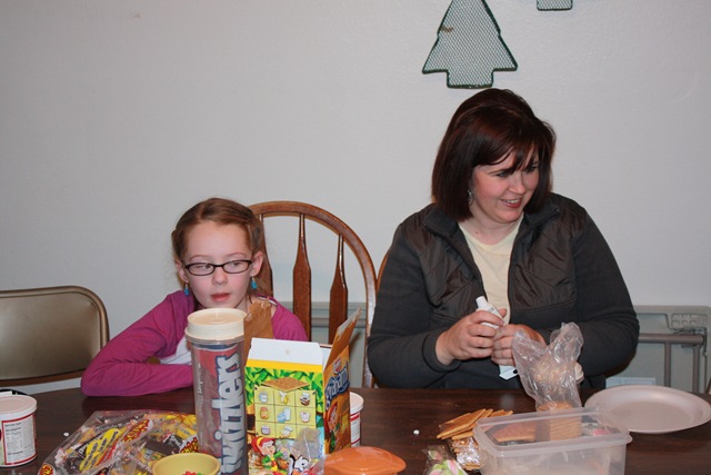 12-31-09 Gingerbread houses (2)