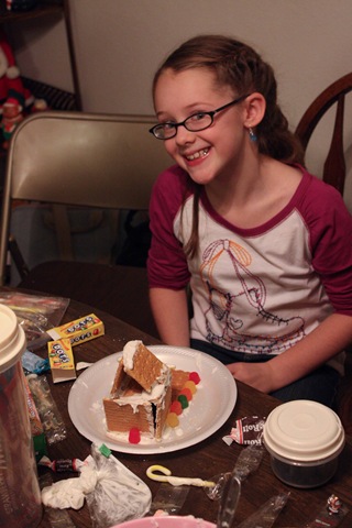 [12-31-09 Gingerbread houses (45)[2].jpg]