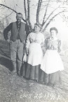 Lloyd_ Minnie _his mother_ _amp_ Hattie Bennette 1911