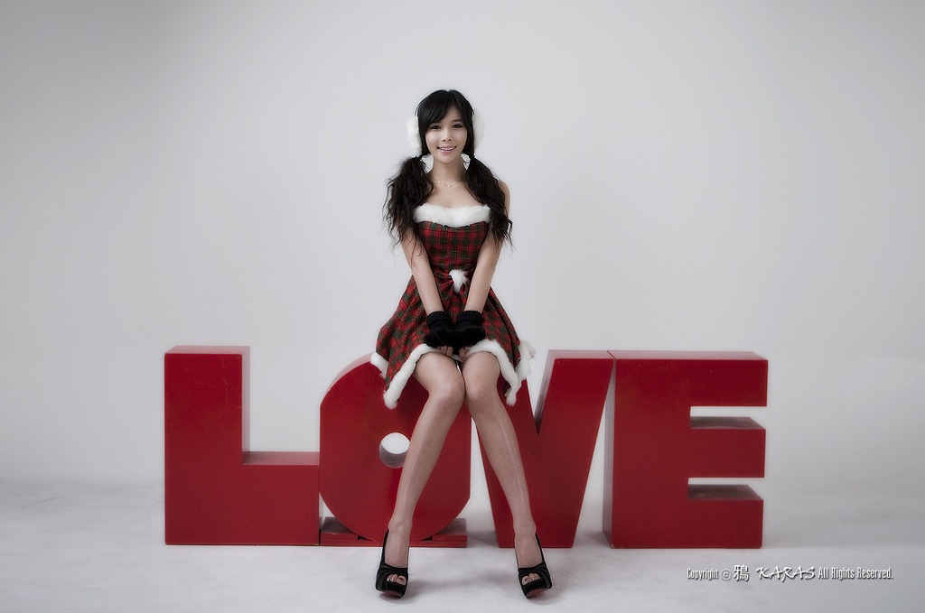 [Kim-In-Ae-Christmas-Dress-07[2].jpg]