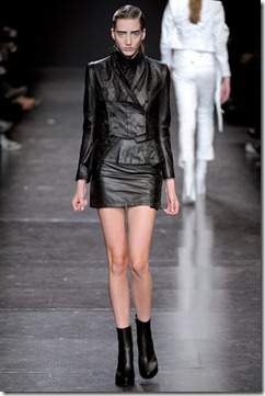 ann_demeulemeester___pasarela_472622513_320x480