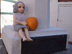 Genevieve and the monument to orange growers Genevieve and the monument to orange growers