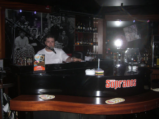 Sopranos (piano bar)