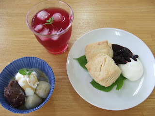 自家製あんみつ・自家製しそジュース・スコーン（桑の実ジャムと生クリーム付）