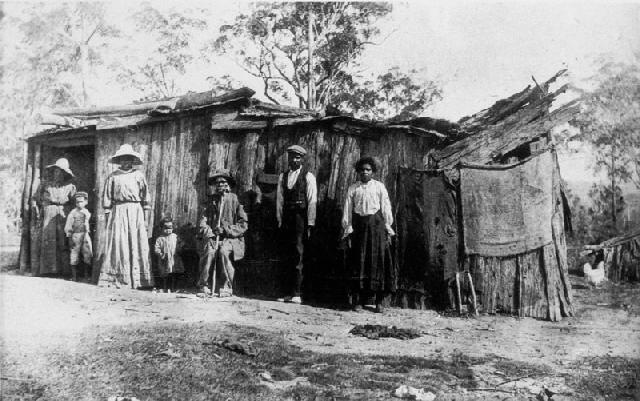 [Aborigines Home the Island Urunga[4].jpg]