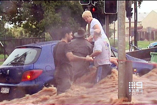 [237188-toowoomba-flooding 11[5].jpg]