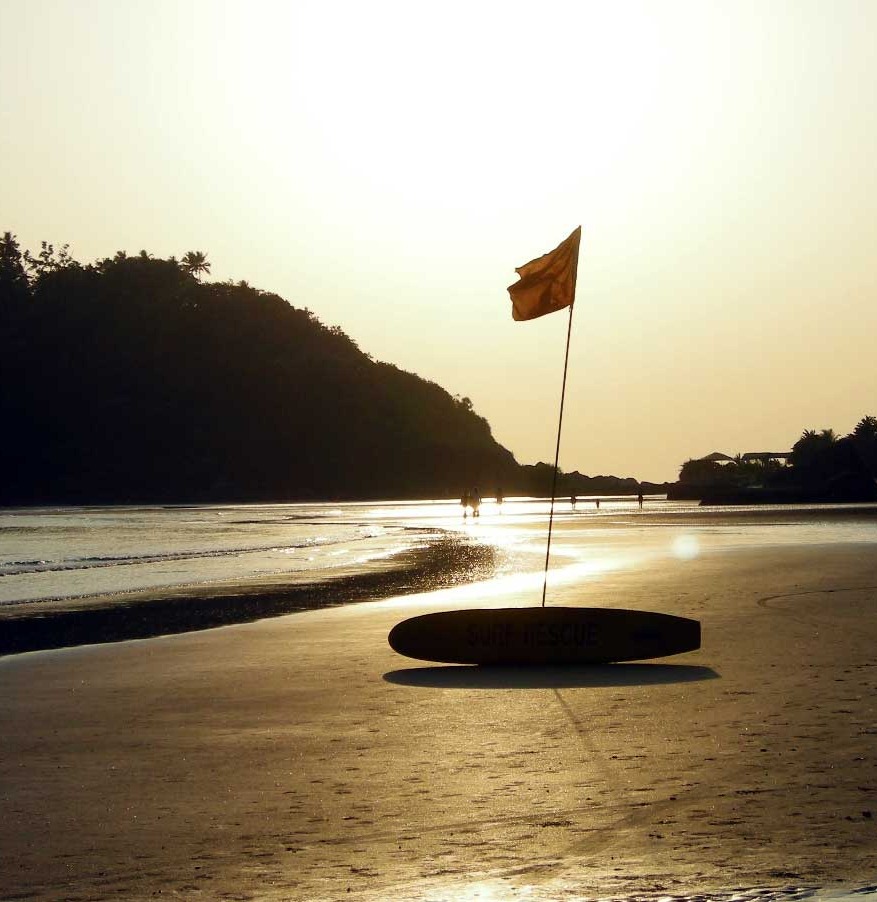 [red-flag-palolem-beach-south-goa-india[4].jpg]