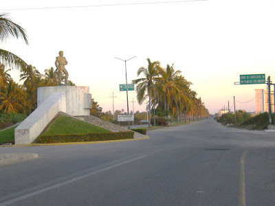ENTRADA A EL PUEBLO DE PLAN DE LOS AMATES Y BOULEVAR BARRA VIEJA