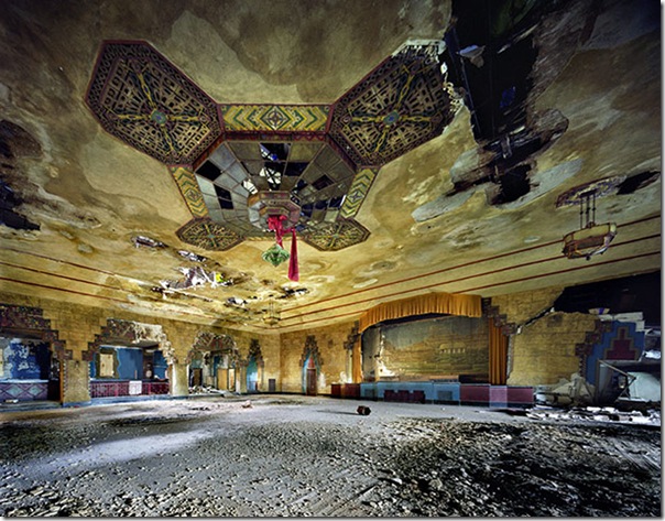 Yves Marchand y Romain Meffre -Vanity-Ballroom-001 Vanity-Ballroom-001
