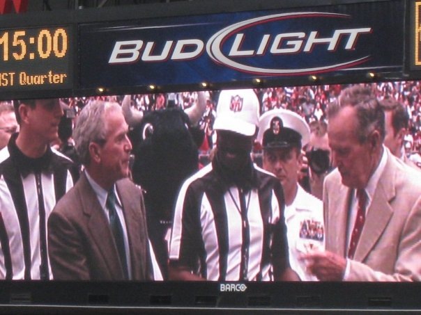 [Bush_at_the_football[3].jpg]