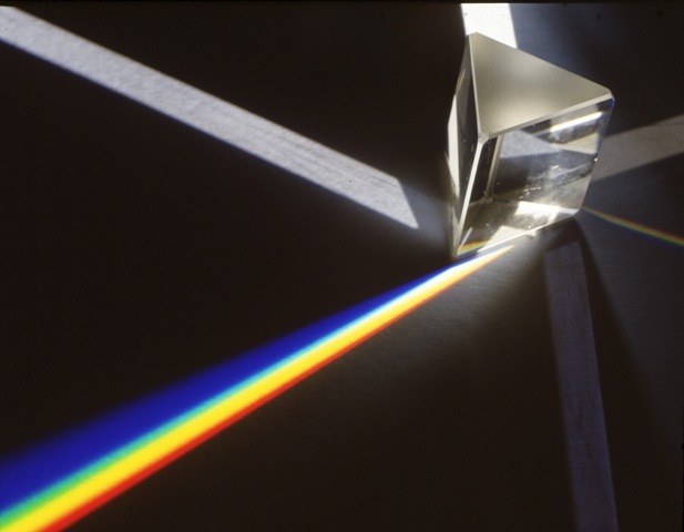 [prism-and-refraction-of-light-into-rainbow[5].jpg]