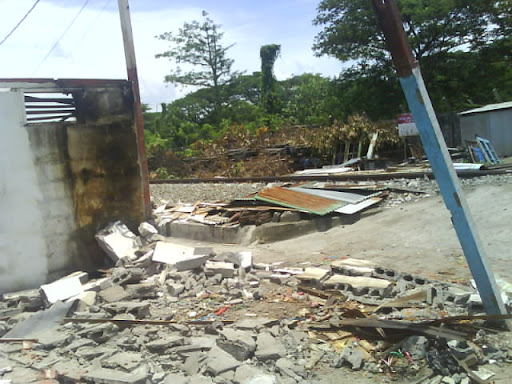 [Image: bekas%20penggusuran%20sekitar%20rel.JPG]