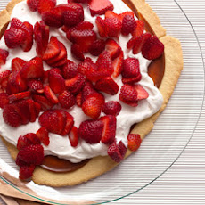 Simple Strawberry Dulce de Leche Shortbread Tart