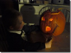 carving a pumpkin 034