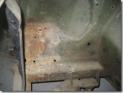 Battery tray apron Battery tray apron