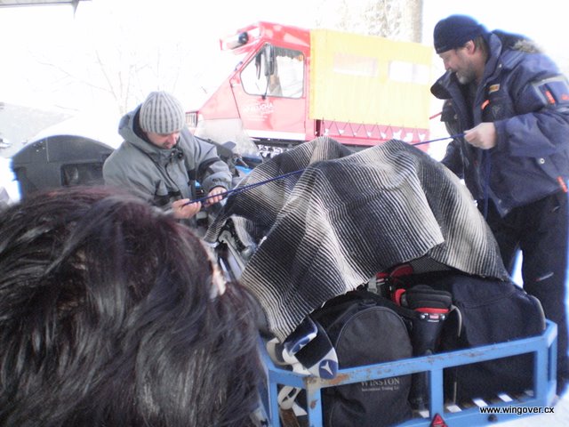 bohužel odjezd, naložit přigurtovat