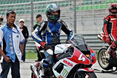 [DSC_0219edit_400x266[2].jpg]