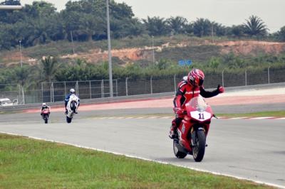 [DSC_0361edit_400x266[2].jpg]