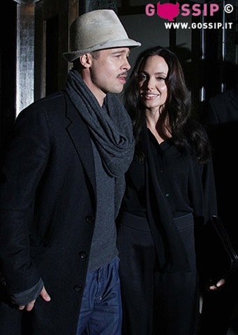 [brad_pitt_e_angelina_jolie_a_londra_a41c[2].jpg]