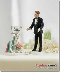 funny_wedding_cake_tops_26