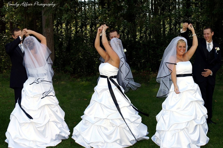[AK03 dancing outside[4].jpg]