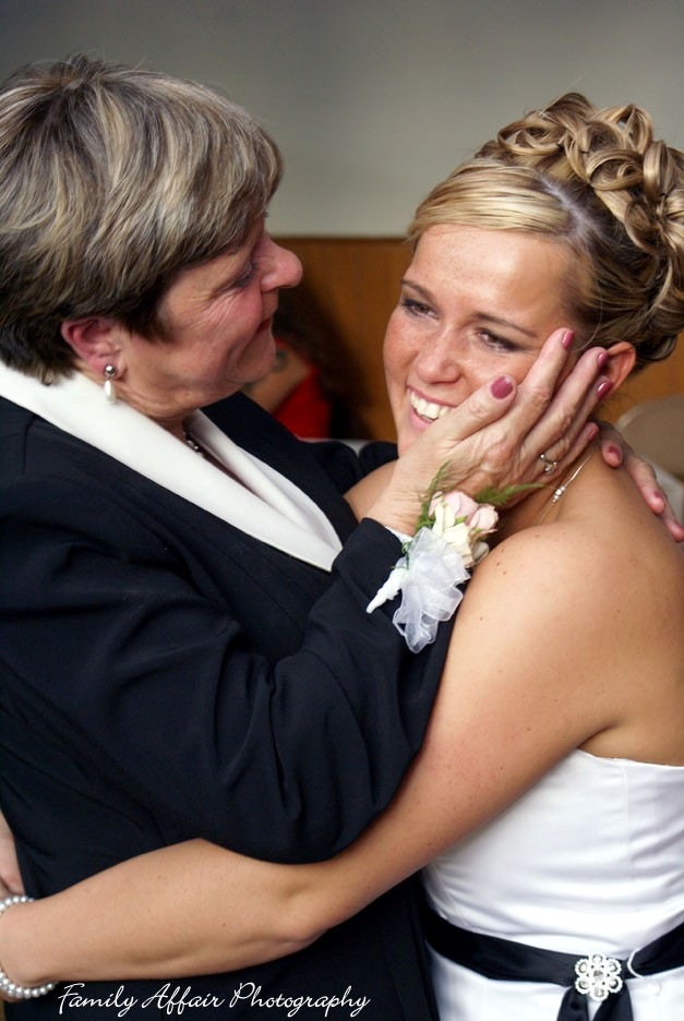 [AK23 bride w grandmother[2].jpg]