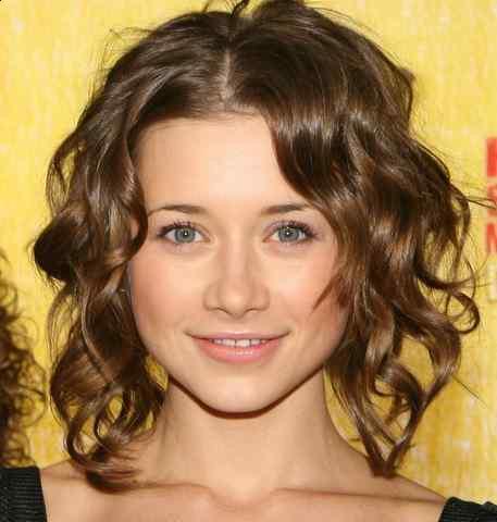 This is latest trendy medium cute curly hairstyle for girls.