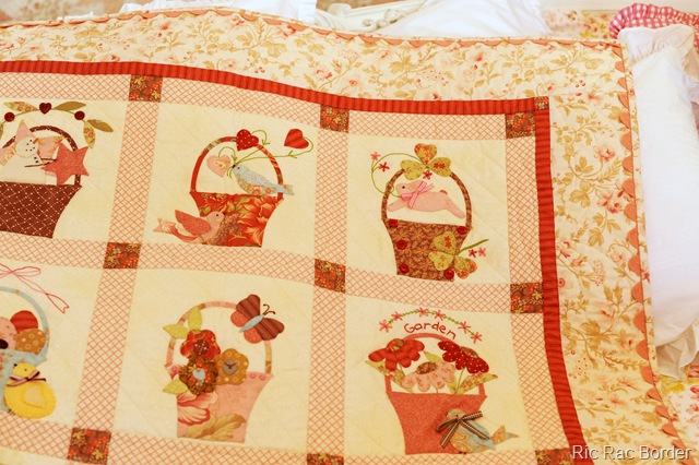 [Applique Quilt sneak peek[21].jpg]