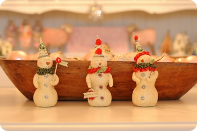 Snowmen decorate the table