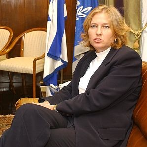 [livni1-790803[2].jpg]